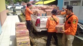 BPBD setempat mulai mendistribusikan bantuan ke warga terdampak banjir akibat meluapnya Sungai Barang Merao, Kabupaten Kerinci. (Dok. BPBD Kabupaten Kerinci)