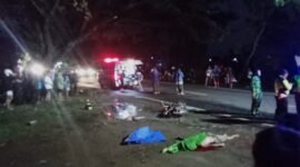 Dua pria yang berboncengan sepeda motor ditabrak Bus Eka di Kabupaten Ngawi. (Dok. Fin)