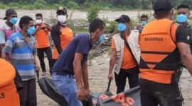 Proses pencarian dan evakuasi korban yg terseret arus banjir oleh Tim SAR gabungan di Kabupaten Belu, Nusa Tenggara Timur (7/3/24) . (Dok.  BPBD Kabupaten Belu, Nusa Tenggara Timur)