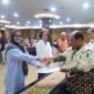 Badan Nasional Sertifikasi Profesi (BNSP) telah melaksanakan penandatanganan Surat Perjanjian Swakelola Program Sertifikasi Kompetensi Kerja (PSKK) di Grand Mercure Hotel Yogyakarta (22/5/24). (Doc.BNSP)
