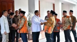 Presiden terpilih sekaligus Ketua Umum Partai Gerindra Prabowo Subianto menerima kedatangan Majelis Syuro Partai Keadilan Sejahtera Dr. Salim Segaf Aljufri. (Instagram.com @aheryawan)