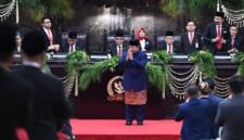 Presiden RI Prabowo Subianto mengucapkan terima kasih atas kehadiran 19 pimpinan negara dan 15 utusan khusus yang hadir di acara pelantikannya di gedung MPR/DPR. (Facebook.com @Setkab RI)