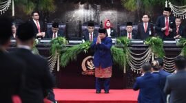 Presiden RI Prabowo Subianto mengucapkan terima kasih atas kehadiran 19 pimpinan negara dan 15 utusan khusus yang hadir di acara pelantikannya di gedung MPR/DPR. (Facebook.com @Setkab RI)