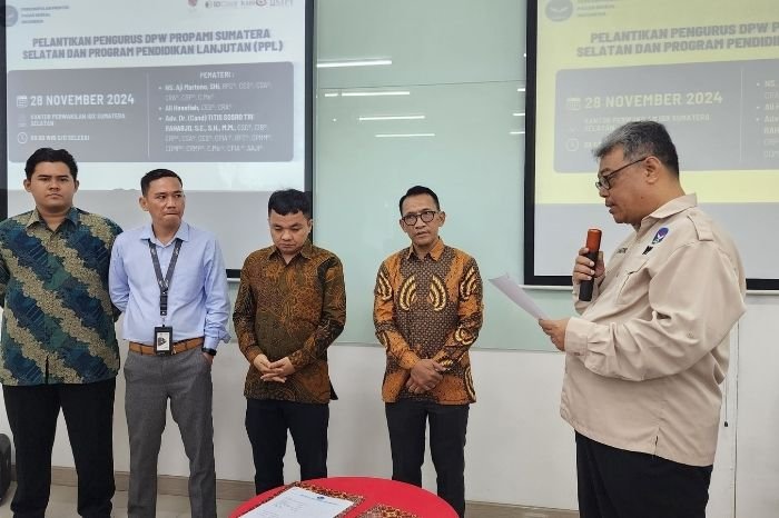 Foto : Pelantikan Pengurus DPW PROPAMI Palembang Raya, Sekaligus Program Pendidikan Lanjutan (PPL) di Kantor Perwakilan Bursa Efek Indonesia (BEI) Sumatera Selatan, (28/11/24).(Doc.PROPAMI)