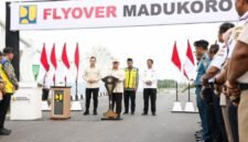 Presiden Prabowo Subianto saat meresmikan flyover Madukoro yang terletak di Jalan Madukoro Raya, Kecamatan Semarang Barat, Kota Semarang, Jawa Tengah, Rabu (11/12/2024) pagi. (Dok. Tim Media Prabowo Subianto)