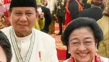 Ketua Umum PDI Perjuangan Megawati Soekarnoputri bersama Presiden Ri dan juga Ketua Umum Partai Gerindra, Prabowo Subianto. (Instagram.com/@presidenmegawati)

