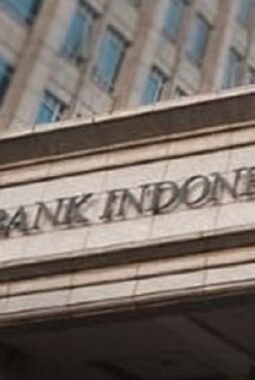 KPK Geledah Kantor BI dan OJK Terkait Korupsi Dana CSR Bermasalah