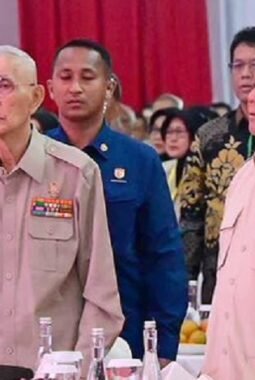 Prabowo Semeja dengan Try Sutrisno Saat Halal Bi Halal Purnawirawan TNI AD dan Keluarga Besar TNI – Polri