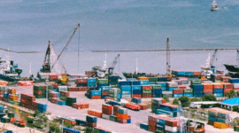 Aktivitas bongkar muat di pelabuhan meningkat seiring deregulasi impor yang mempercepat proses logistik nasional. (Dok. jakarta.go.id)