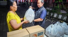 Banjir melanda Bali dan NTT. BRI bergerak cepat melalui program BRI Peduli menyalurkan bantuan tanggap bencana, pastikan masyarakat terdampak segera pulih. (Dok. BRI)