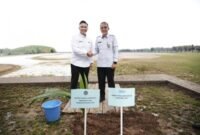 Melalui kolaborasi dengan Kemenimipas, BRI hadir dengan program BLK dan penanaman pohon kelapa untuk memberdayakan masyarakat. (Dok. BRI)