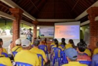 Mengubah sampah menjadi emas! Lewat program BRI Peduli ‘Yok Kita Gas’, BRI latih pengurus TPS3R di Bali ubah sampah organik jadi pupuk kompos. (Dok. BRI)