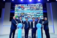 from left to right: Len De Villiers, Chief Technology and Information Officer of Eskom; Zhang Liangang, Chief Scientist of Shandong Port Group; Nicholas Ma, Corporate Vice President, President Global Gov. & Enterprise Key Accounts, Huawei; Dennis Uy, CEO and Co-Founder of Converge ICT; Dr. Juan Abarca Cid&oacute;n, President of HM Hospitales; and Su Yila, Deputy Director of PetroChina (Beijing) Digital Intelligent Research Institute Co., Ltd, CNPC