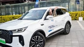 Aaron Zheng, Executive Deputy General Manager of Chery International Marketing Center, personally sat in the driver’s seat and invited two overseas media representatives to experience the advanced strength of VPD technology.