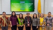 Akademisi & Praktisi Sektor Keuangan Ibrahim K. Rohman, Direktur Eksekutif AFPI Yasmine M. Sembiring, Direktur Keuangan AdaKami Valentina Juveline, Deputi Direktur Pengawasan Usaha Pembiayaan Berbasis Teknologi OJK Anjar Sumarjati, Kepala Kajian Transformasi Digital & Studi Perilaku LPEM FEB UI Prani Sastiono, Direktur Kelompok Spesialis Riset & Widyaiswara OJK Institute Ida R. Sipahutar & Kepala LPEM FEB UI Chaikal Nuryakin, dalam konferensi pers Diseminasi Kajian Dampak Fintech Lending Terhadap Kondisi Sosial Ekonomi Masyarakat: Studi Kasus AdaKami.