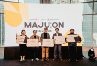 Tim pemenang utama GISACT melakukan sesi foto bersama pada acara “MAJU:ON Final Demo Day” yang diselenggarakan pada tanggal 21 Mei di Garuda Spark Innovation Hub, Indonesia.
