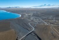National Highway 219 beside Lake Peiku in Shigatse, Xizang Autonomous Region in southwest China, January 3, 2026. /Xinhua