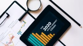 Ilustrasi tumpukan laporan tahunan dengan laptop yang menampilkan grafik data, mencerminkan perpaduan antara format tradisional dan digital dalam penyajian informasi perusahaan. Desain modern pada laporan menunjukkan komitmen perusahaan terhadap transparansi dan komunikasi yang efektif kepada para pemangku kepentingan.
