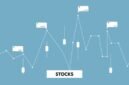 Grafik pergerakan harga saham yang dinamis di layar komputer seorang investor, menunjukkan kompleksitas pasar modal yang membutuhkan analisis cermat. Pergerakan ini merefleksikan berbagai faktor ekonomi dan sentimen pasar yang terus berubah setiap waktu.