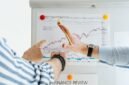 Grafik pertumbuhan menunjukkan tren positif dari sebuah perusahaan yang berhasil melakukan penambahan modal, mencerminkan optimisme investor terhadap potensi ekspansi bisnis di masa depan. Kinerja finansial yang kuat ini menjadi landasan bagi inovasi dan peningkatan layanan bagi konsumen.