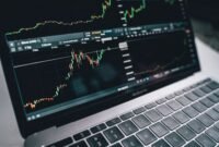 Gambar ini menampilkan grafik pertumbuhan ekonomi yang sedang menanjak, melambangkan optimisme dan potensi ekspansi bisnis yang didorong oleh suntikan modal baru. Visualisasi ini merefleksikan semangat investasi perusahaan-perusahaan besar yang siap membuka babak baru pertumbuhan di Indonesia.