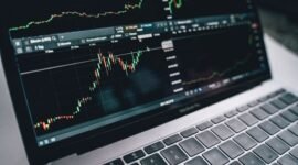 Gambar ini menampilkan grafik pertumbuhan ekonomi yang sedang menanjak, melambangkan optimisme dan potensi ekspansi bisnis yang didorong oleh suntikan modal baru. Visualisasi ini merefleksikan semangat investasi perusahaan-perusahaan besar yang siap membuka babak baru pertumbuhan di Indonesia.