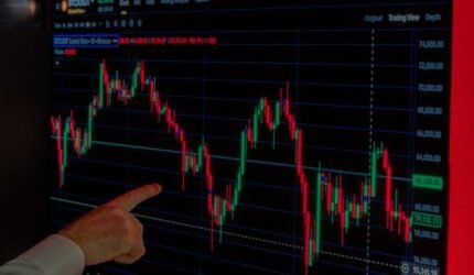 Buka-bukaan Bursa: Mengapa Transparansi Jadi Kunci Kepercayaan Investor