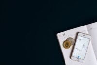 Kalender investasi yang menunjukkan tanggal-tanggal penting pembagian dividen saham di Bursa Efek Indonesia, membantu investor merencanakan strategi mereka. Terlihat tangan sedang menunjuk salah satu tanggal penting di kalender.