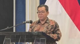 Keterangan foto: Edi Broto Suwarno, Kepala Departemen Pengawasan Lembaga Efek Otoritas Jasa Keuangan (OJK), menyampaikan keynote speech dalam Seminar Nasional Pelaku Pasar Modal & RUAT PROPAMI 2026 di Ballroom Suagi, The Papandayan Hotel, Bandung, Sabtu (26/9/2026).