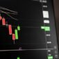 Ilustrasi kalender dengan penanda tanggal-tanggal penting, menunjukkan jadwal pembagian dividen dari berbagai perusahaan di pasar modal yang dinantikan oleh para investor.