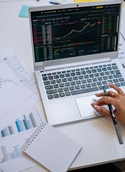 IPO 2026: Mengintip Potensi Cuan atau Jebakan Betmen?